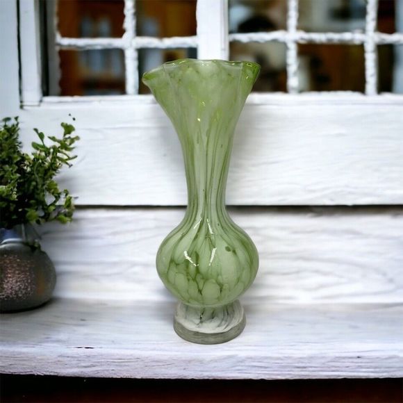 Art Glass Vase Hand Blown Green White Ruffled Rim Small 6.5" Tall Decor Flowers - Picture 10 of 10